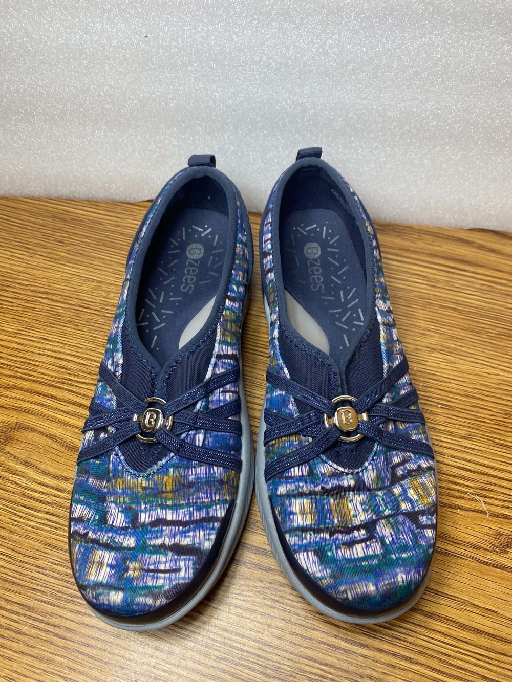 Bzees Womens Niche Slip On Comfort  Navy Floral Walking Sneakers Shoes Size 8.5M